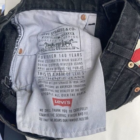 Levi's Vintage 1996 551 Union Flag Black Cut Off Denim Shorts Size 8 - Picture 7 of 7